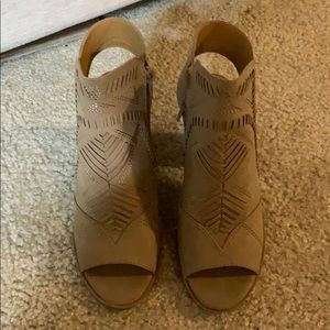 Size 7.5 taupe booties